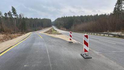 Bild: Andreas Royer
Die Umfahrung an der B 85-Unterführung "Wolfsgrube" ist vollständig angelegt. Aus witterungstechnischen Gründen wird diese Passage erst nach Baubeginn im Frühjahr für den Verkehr freigegeben.