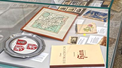 Bild: Jochen Neumann/exb
In der neuen Sonderausstellung im Museum Erbendorf vermitteln Hintergrundtexte und Ausschnitte aus Zeitzeugenberichten die nötigen Informationen zum Thema; Bildmaterial, Dokumente und persönliche Erinnerungsstücke illustrieren die Geschichte und Geschichten anschaulich.
