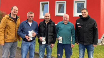 Bild: Hartmann
Mitarbeiterehrungen bei der Firma Hartmann: (von links) Robert Hartmann, Klaus Keck, Matthias Dobmeier, Herbert Luber, Jürgen Hartmann.