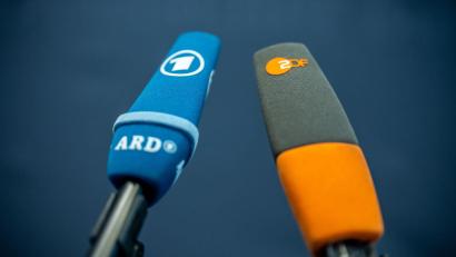 Bild: Michael Kappeler/dpa/dpa-tmn
Das abgesagte TV-Duell von Habeck und Weidel hätte am 10. Februar stattfinden sollen.