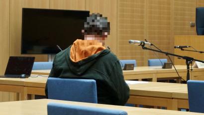 Bild: jut
Ein 41-Jähriger steht in Weiden vor Gericht. Nach einem Verständigungsgespräch gesteht der Mann die Vergewaltigung.