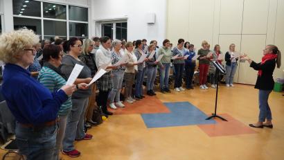 Bild: kaz
Der Kemnather Passionschor ist in die Probenphase gestartet. Die Leitung hat die Kemnatherin Anna-Maria-Beck.
