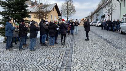 Bild: adj
Mit Musik verkündeten die Musiker der Jugendblaskapelle von der Geburt Jesu.
