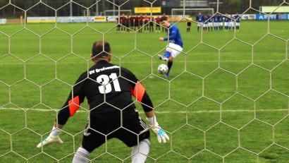 Archivbild: war
Das letzte Pokal-Finale zwischen dem SV Etzenricht und der SV Grafenwöhr wurde 2022 im Elfmeterschießen entschieden. Am 1. Mai kommt es zur Neuauflage.