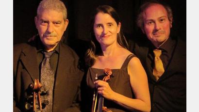 Bild: Alex Pissano/exb
Das Ensemble TRIOnfal.