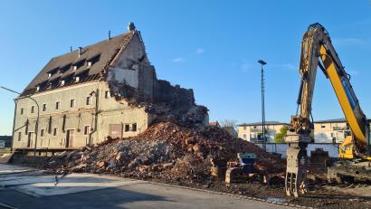Bild: sne
Das einstige Raiffeisen-Lagerhaus wird aktuell abgerissen.