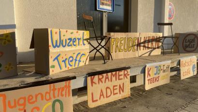 Bild: gri
Das ehemalige Lagerhaus in Freudenberg hat in der Nacht auf den 1. Mai eine Vielzahl neuer Namen bekommen.