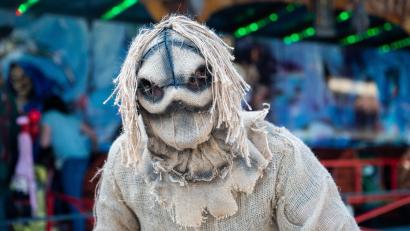 Bild: Marina Gube
Tobi ist als Vogelscheuche einer der Erschrecker in der Geisterhöhle am Frühlingsfest Weiden