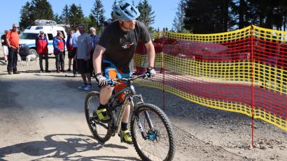 Bild: Harald Judas
Die Sanierungsarbeiten an der Downhillstrecke am Ochsenkopf sind abgeschlossen, der Startschuss für die Wiederinbetriebnahme fiel bereits.