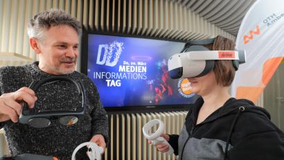 Bild: Wolfgang Steinbacher
An der OTH Amberg-Weiden gibt es ab dem Wintersemester einen neuen, reinen Design-Studiengang. Professor Martin Frey (links) mit einer wissenschaftlichen Mitarbeiterin.