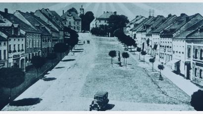 Repro: rn
Auf dieser Postkarte, die noch aus der Zeit der Nationalsozialisten stammt, ist zu sehen, wie der Eschenbacher Stadtplatz vor dem Kriegsende 1945 aussah.