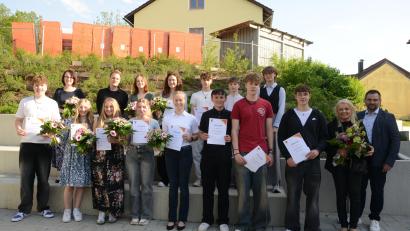 Bild: bey
Die Preisträger der Dr.-Gewargis-Stiftung mit Schulleiterin Sandra Landgraf (2. von links), Bürgermeister Sebastian Hartl und Isolde Gewargis (von rechts).