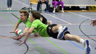 Bild: Hubert Ziegler
Kollektiver Hechtbagger von Laurenz Mecke (hinten) und Felix Lustig (vorne) vom VC Amberg.