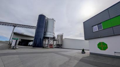Bild: wüw
Der Hoven-Stammsitz in Birkhof zwischen Trabitz und Kastl. Ende kommenden Monats wird hier der Betrieb eingestellt.