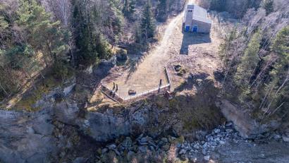 Archivbild: Armin Weigel/dpa
Der ehemalige Steinbruch des Konzentrationslagers Flossenbürg.