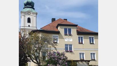 Bild: mas
Das Kloster St. Felix besteht seit 100 Jahren. Das Jubiläum feiert die Klostergemeinschaft mit einer Festwoche. Die Bevölkerung ist zu den zahlreichen Veranstaltungen herzlich willkommen.
