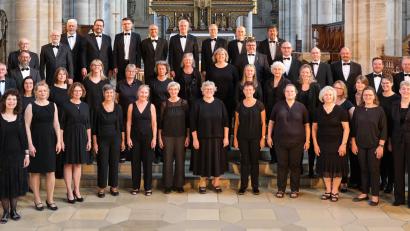 Bild: hbl
Die Mixtura Cantorum mit Chorleiter Mario Gebert (rechts) gastiert am 24. Mai in Neustadt/WN.