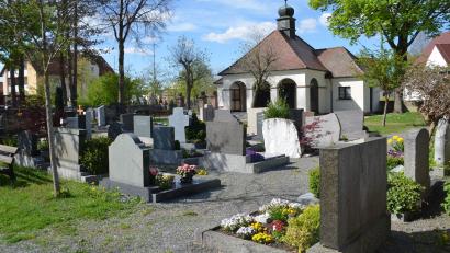 Bild: ak
Der Gemeinderat Speichersdorf hat eine neue Friedhofssatzung beschlossen. Im Bild der Friedhof in Speichersdorf.
