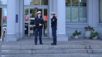 Bild: Symbolbild Bundespolizei
Eine Streife der Bundespolizei vor dem Gebäude des Hauptbahnhofs Regensburg.
