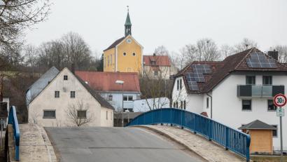 Archivbild: Wolfgang Steinbacher
Der Zustand der Brücke in Lengenfeld hat sich weiter verschlechtert: Gerade machen sich Experten Gedanken darüber, was hier getan werden muss.