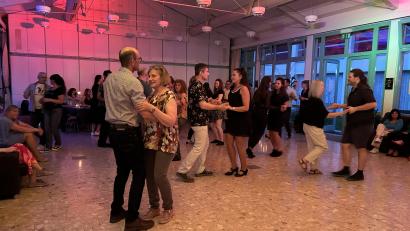 Bild: Franziska Böll/exb
Bei der Salsa-Party in Immenreuth war die Tanzfläche stets voll.