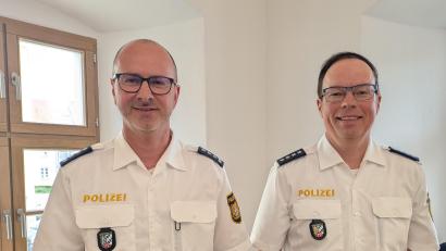 Bild: pz
Claus Ernstberger (rechts) ist neuer Stellvertreter von Harald Fuchs (links), dem Leiter der Polizeiinspektion Waldsassen. Das Sicherheitsgespräch im Rathaus Mitterteich war Ernstbergers erster öffentlicher Termin in der neuen Position.