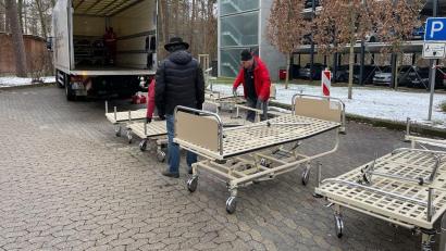 Archivbild: lei
Zum Jahreswechsel 2021/2022 fädelten die Auerbacher Rotarier den Transport 180 ausrangierter Krankenhausbetten aus Erlangen nach Rumänien und Moldawien ein - eine außergewöhnliche Aktion in der Clubgeschichte.