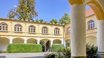 Archivbild: Schloss Guteneck
Schloss Guteneck ist seit den 1960er Jahren im Besitz der Adelsfamilie Beissel von Gymnich. Purer Luxus ist das nicht: "Adel verpflichtet", sagt Schlossherr Burkard Graf Beissel von Gymnich.