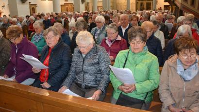 Bild: jr
Über 400 Seniorinnen und Senioren aus dem Landkreis beteten zur Muttergottes Maria, der Schutzpatronin Bayerns.
