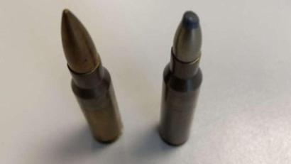 Bild: Polizeiinspektion Schwandorf
Diese Patronenmunition bringt ein Schwandorfer bei der örtlichen Polizeiinspektion vorbei