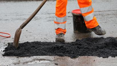 Symbolbild: Bernd Wüstneck/dpa
Ab Montag gibt es in Marktredwitz Straßenbauarbeiten.