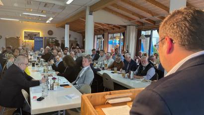 Bild: ihl
Die Nominierungsversammlung der Schwandorfer CSU ist sehr gut besucht. Die Mehrheit stimmt für Andreas Wopperer als OB-Kandidaten.