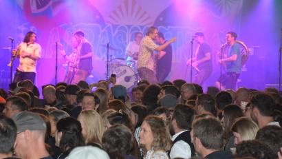 Bild: jr
Die achtköpfige „La Brass Band“ begeisterte am Donnerstagabend im Festzelt in Griesbach.