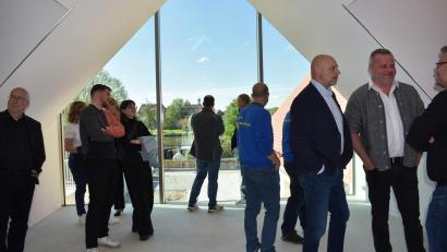 Bild: lue
Aus dem ehemaligen Lenzbräu-Gebäude ist ein Ort der Gemeinschaft und Begegnung geworden. Am Freitag eröffnete hier das Interkulturelle Bürger- und Familienzentrum in Kemnath.