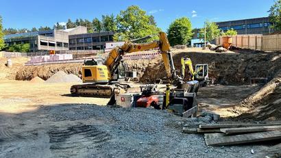 Bild: Gabi Schönberger
Der Neubau der Schwimmhalle in Neustadt nimmt mit 7 Millionen Euro einen großen Posten im Haushalt 2025 ein. Insgesamt wird der Bau rund 20 Millionen Euro kosten.