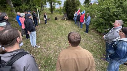 Bild: Andreas Royer
Gedenken zum "Tag der Befreiung" am Gedenkstein für die sowjetischen Zwangsarbeiter an der Schillerstraße in Sulzbach-Rosenberg.