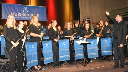 Bild: rgr
Beim Frühjahrskonzert der Musikschule Vierstädtedreieck brilliert das Blasorchester unter der Leitung von René Bauer.