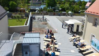 Bild: jr
Blick vom Obergeschoss auf die herrliche Terrasse, mit Blick auf die Umgebung der schönsten Ecke von Kemnath.