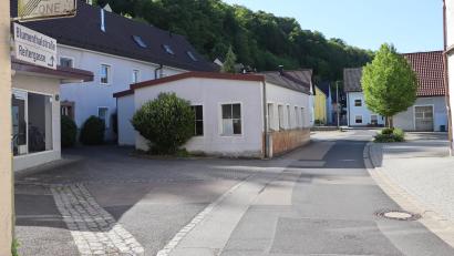 Bild: mrr
Das Wasserleitungsnetz der Blumenthalstraße in Rieden wird in diesem Jahr erneuert, im nächsten Jahr soll unter anderem die Reitergasse an der Reihe sein.