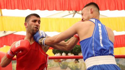 Bild: mfh
Tahar Mahmut vom Nürnberger BC Metin und Hassan Heidar vom Boxverein Mariposa München bestritten den Eröffnungskampf, den der Nürnberger aus der roten Ecke für sich entscheiden konnte