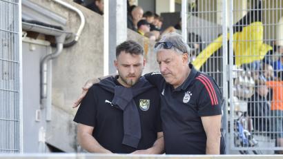 Bild: Hubert Ziegler
Der Sportliche Leiter Roman Reinhardt (links) und Rainer Greger, Trainer der zweiten Mannschaft des FC Amberg, hatten am Abstieg aus der Landesliga zu knabbern.