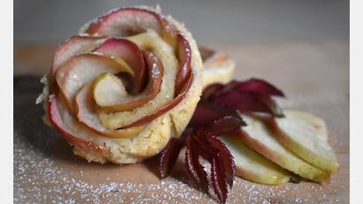 Bild: Isa Beckmann/exb
Die Apfelrosen sehen nicht nur zauberhaft aus, sondern schmecken auch hervorragend.