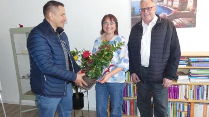 Bild: rn
Mit Blumen hießen die Bürgermeister Marcus Gradl und Udo Müller die Diplom-Psychologin Kerstin Sauter in Eschenbach willkommen.