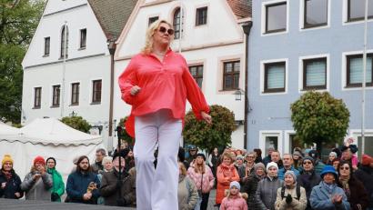 Archivbild: Stadtmarketing Weiden 
Teil des Jubilatemarktes in Weiden ist eine Modenschau.