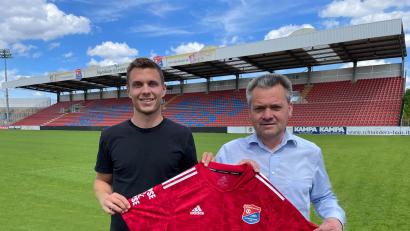 Bild: dme
Einst als Neuzugang bei der SpVgg Unterhaching von deren Präsident Manfred Schwabl begrüßt, wird Sebastian Maier (li.) jetzt Spielertrainer bei der SpVgg Landshut.