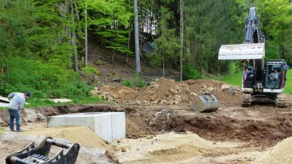 Bild: jp
Derzeit wird ein Funkloch zwischen Pattershofen und St. Lampert an der B 299 von der Telekom geschlossen. Das Fundament des Funkmastes ist bereits hergestellt, der Funkmast wird in den nächsten Tagen aufgestellt.