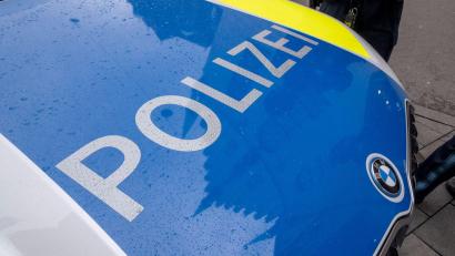 Bild: Symbolbild adobestock.com
Die Polizei in Bayreuth hat nach einem 25-Jährigen gesucht, der aus der JVA in Bayreuth entkam. Nun ist er selbstständig in die Einrichtung zurückgekehrt.