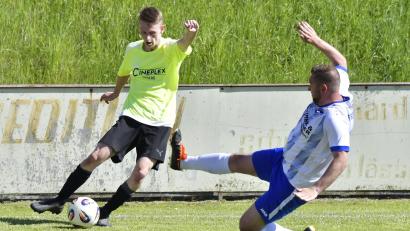 Archivbild: Hubert Ziegler
Kampfgeist und Wille stehen auf der Agenda des ASV Haselmühl. Adrian Meier (links) und seine Teamkollegen rechnen mit einem unangenehmen Gegner von Germania Amberg.