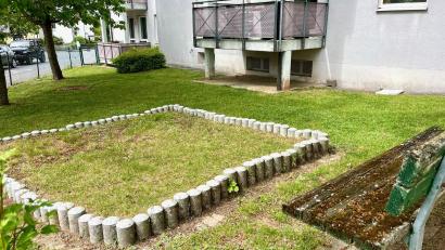 Bild: Gabi Schönberger
Der private Spielplatz einer Wohnanlage in Weiden. Hier hat schon lange kein Kind mehr gespielt. Nach der Bayerischen Bauordnung ist die Anlage aber Pflicht. Ab Oktober soll sich das ändern.