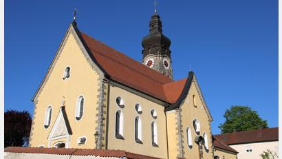 Bild: prh
Die katholische Pfarrkirche St. Peter und Paul in Püchersreuth soll Innen renoviert werden.